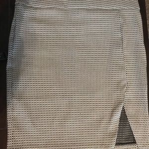Black and white pencil skirt w/ comfort waistband!
